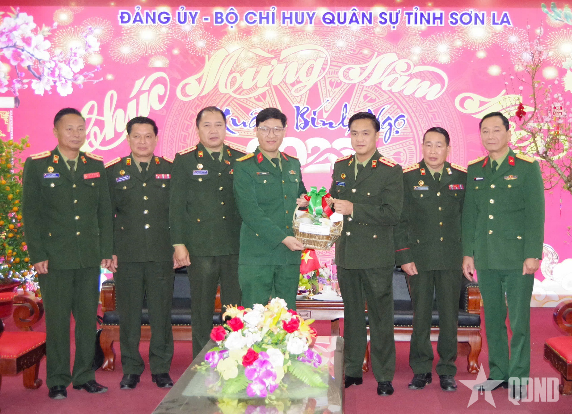 Bộ CHQS tỉnh Huaphanh (Lào) thăm, chúc Tết Bộ CHQS tỉnh Sơn La